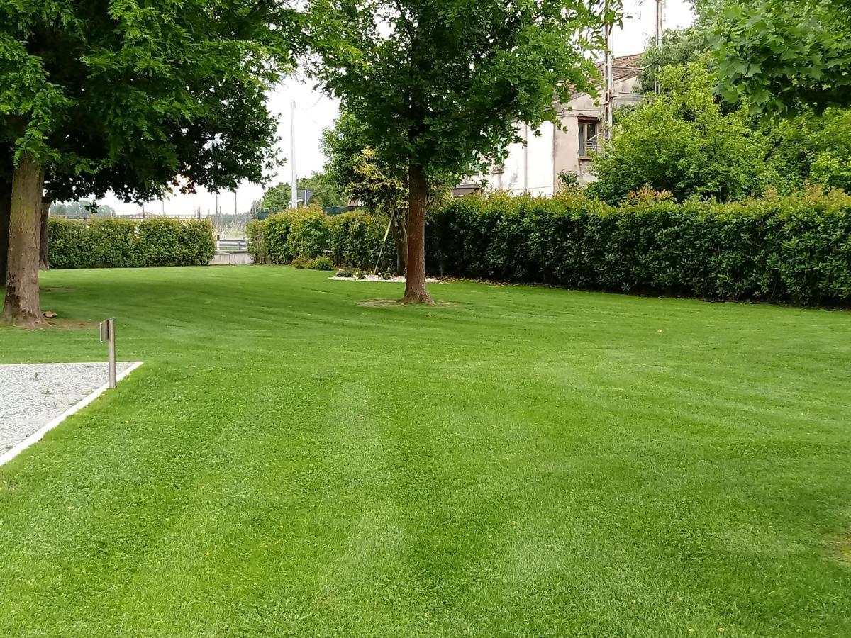 سوزارّا B&B Residence Il Ciliegio , Via Villa Superiore 93 Luzzara المظهر الخارجي الصورة